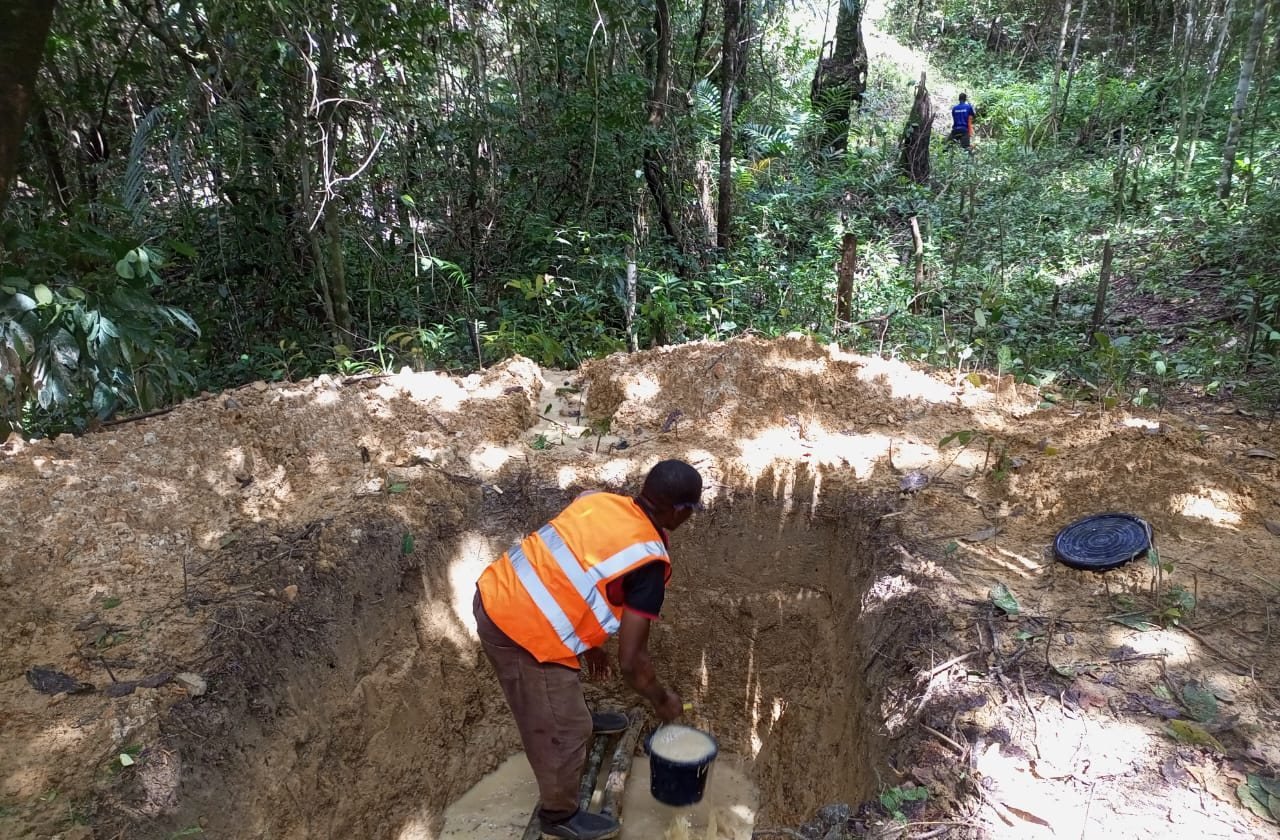 Trial pit excavation and dewatering before soil sampling on the Gehwee Junction – Gbedin Falls access road, Nimba County, Liberia